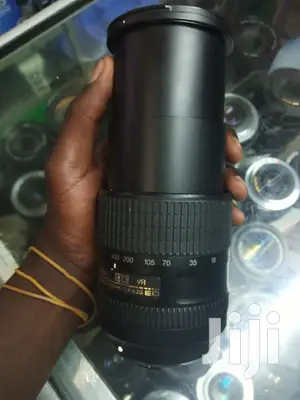 Superior Nikon 18-200mm Lens
