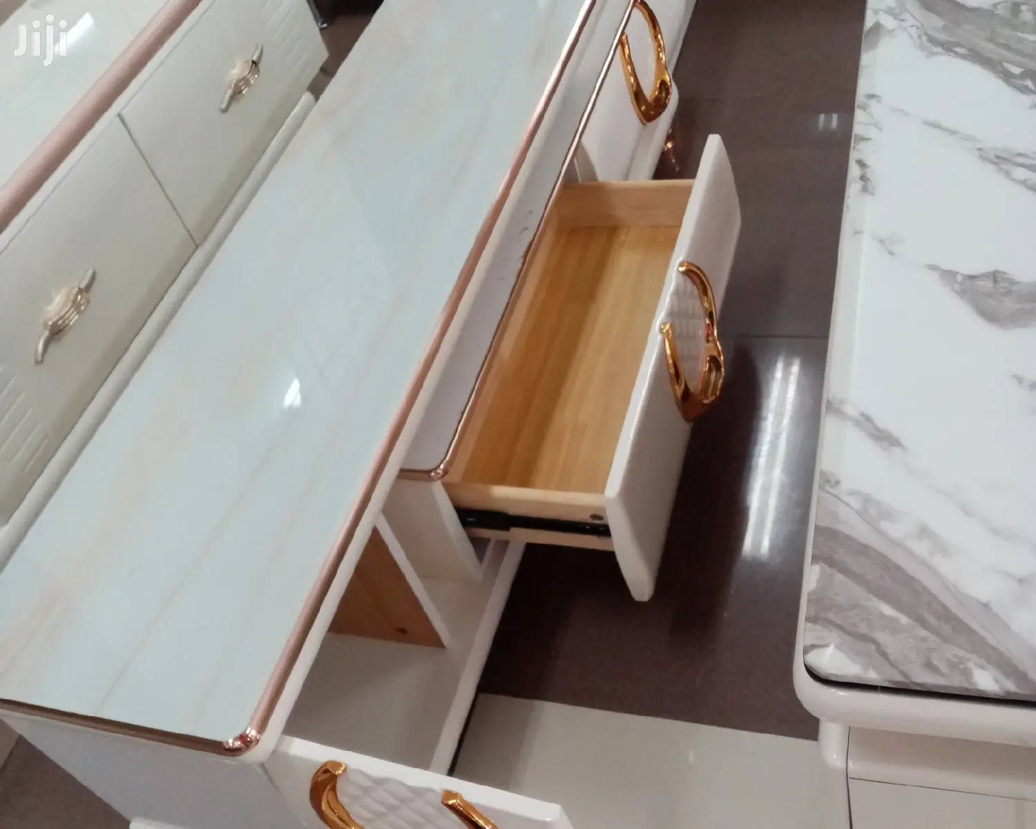 Modern TV Stand With Spacious Drawers