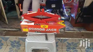 New Car Scissor Jack, Free Delivery Within Nairobi Town.
