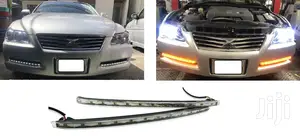 2pcs Bumper Fog DRL With Flowing Signal: For Toyota Mark X,