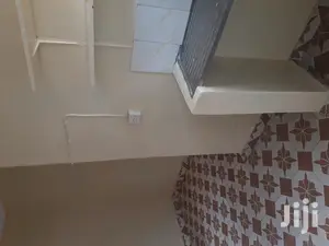 A Spacious Bedsitter in Parklands for Rent