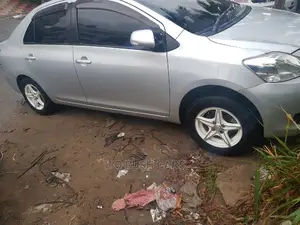 Toyota Belta 2010 Silver