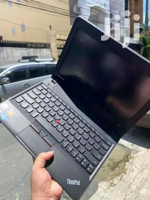 Laptop Lenovo ThinkPad X131e 4GB Intel Core I3 HDD 320GB