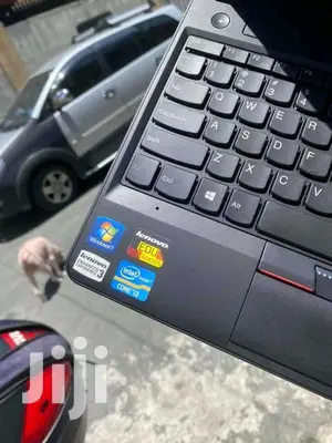 Laptop Lenovo ThinkPad X131e 4GB Intel Core I3 HDD 320GB