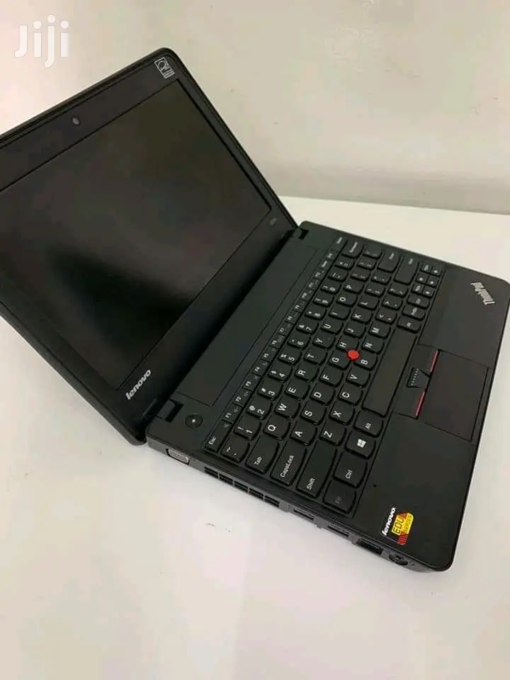 Laptop Lenovo ThinkPad X131e 4GB Intel Core I3 HDD 320GB