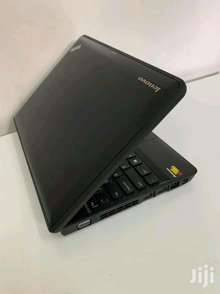 Laptop Lenovo ThinkPad X131e 4GB Intel Core I3 HDD 320GB