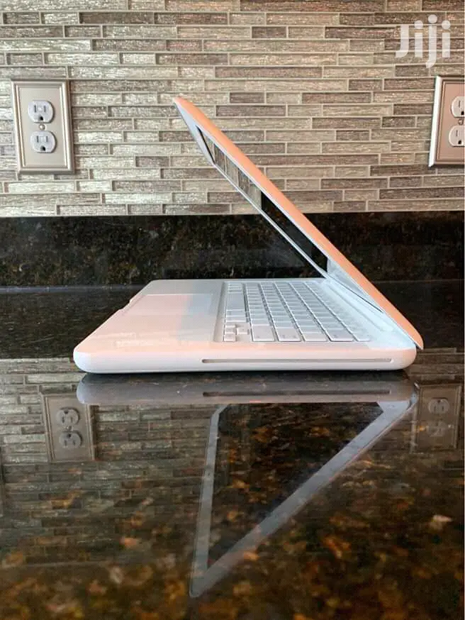 Laptop Apple MacBook 2GB Intel Core 2 Duo HDD 250GB