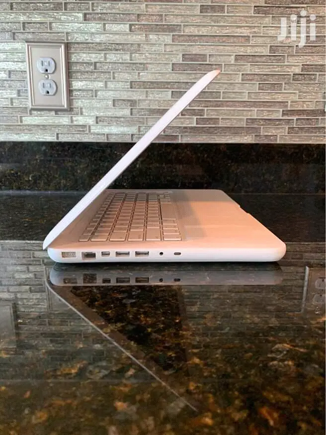 Laptop Apple MacBook 2GB Intel Core 2 Duo HDD 250GB