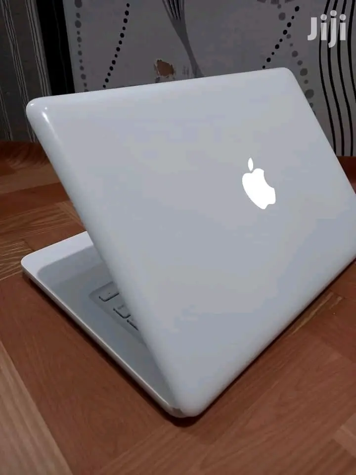 Laptop Apple MacBook 4GB Intel Core 2 Duo HDD 500GB