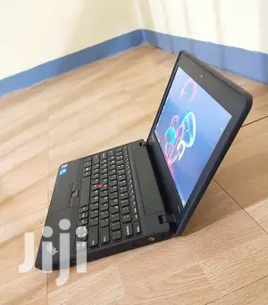 Laptop Lenovo ThinkPad X131e 4GB Intel Core 2 Duo HDD 250GB