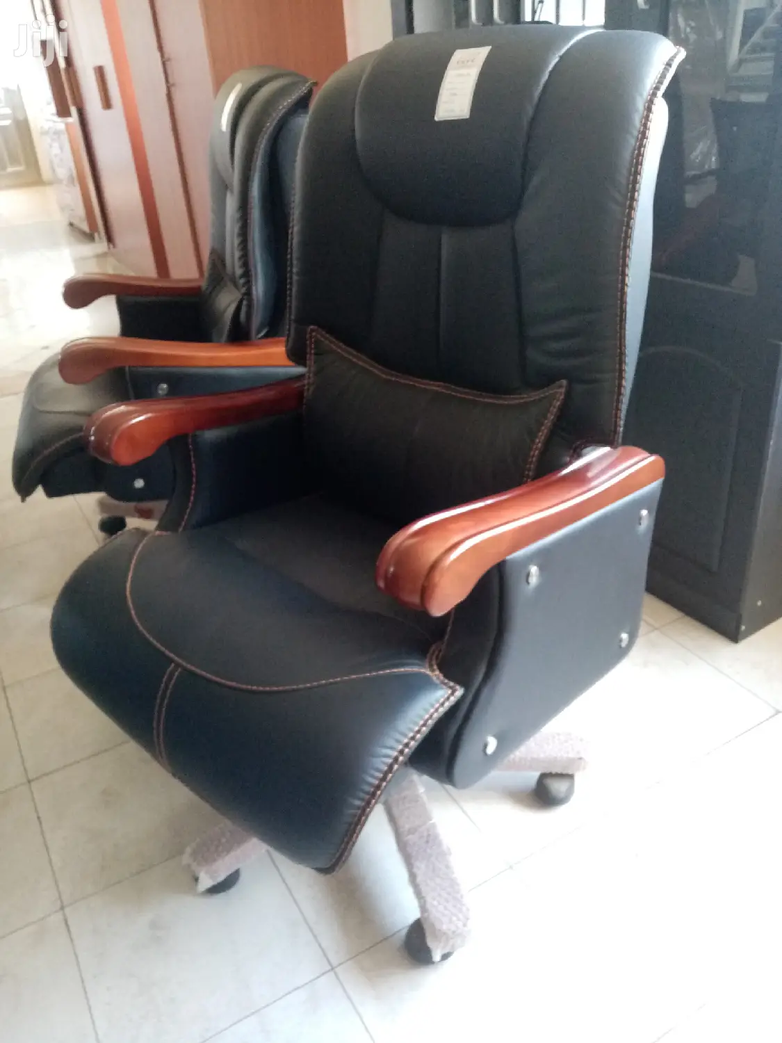 Executive Office Seat