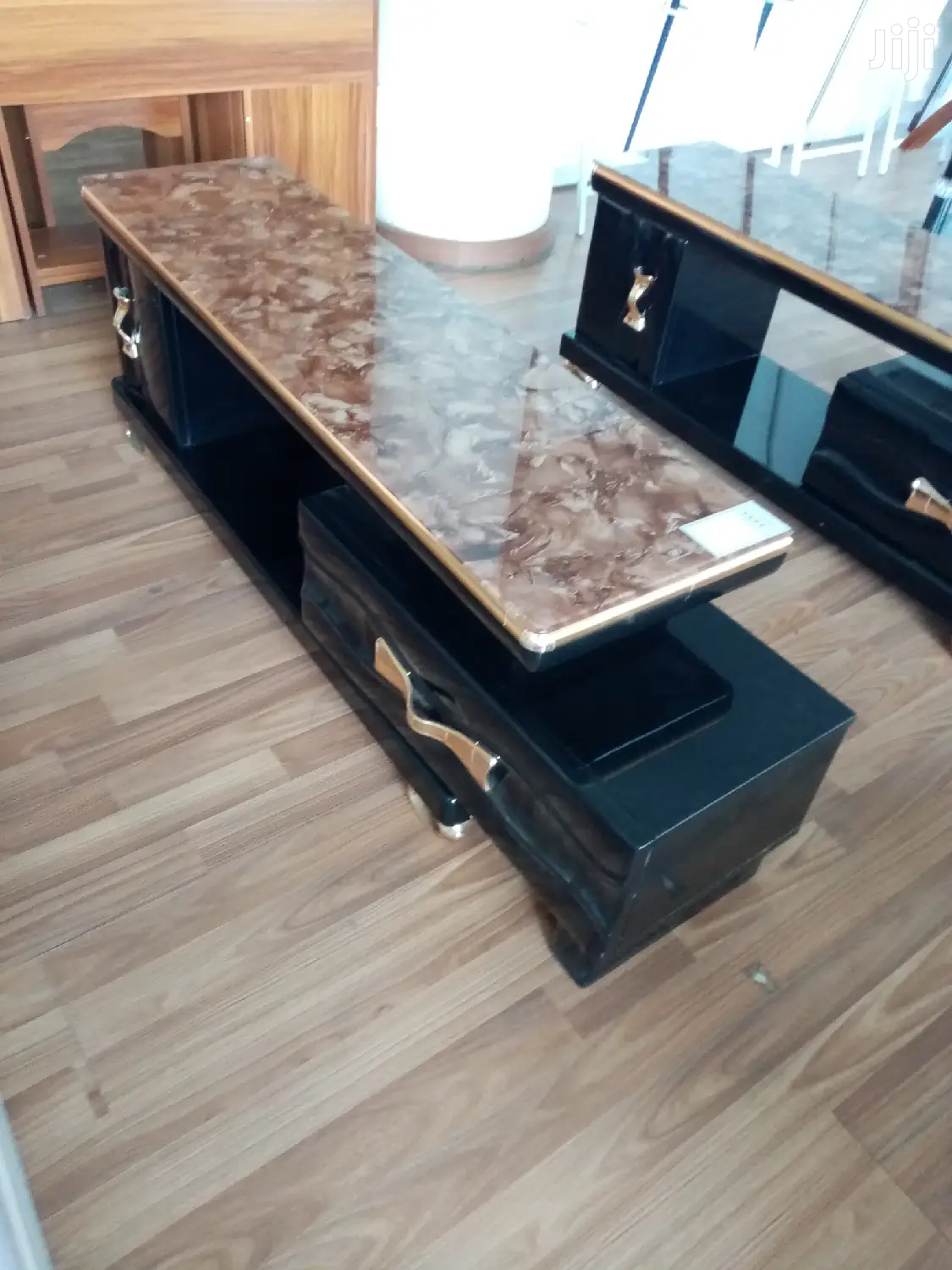 Extendable TV Stand