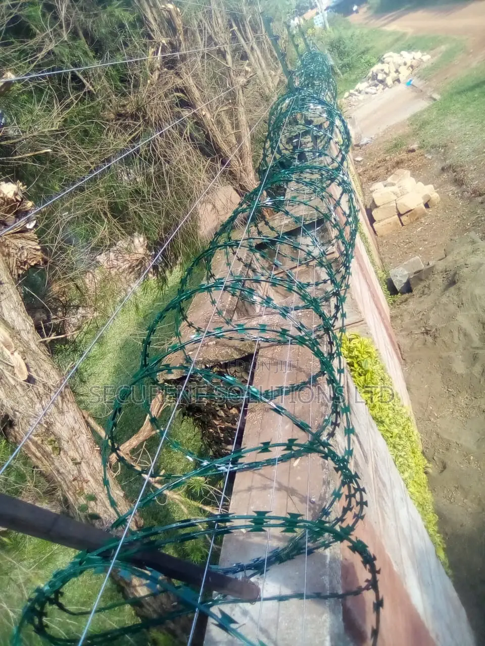 Energized Fences Integrated With Razor Wire