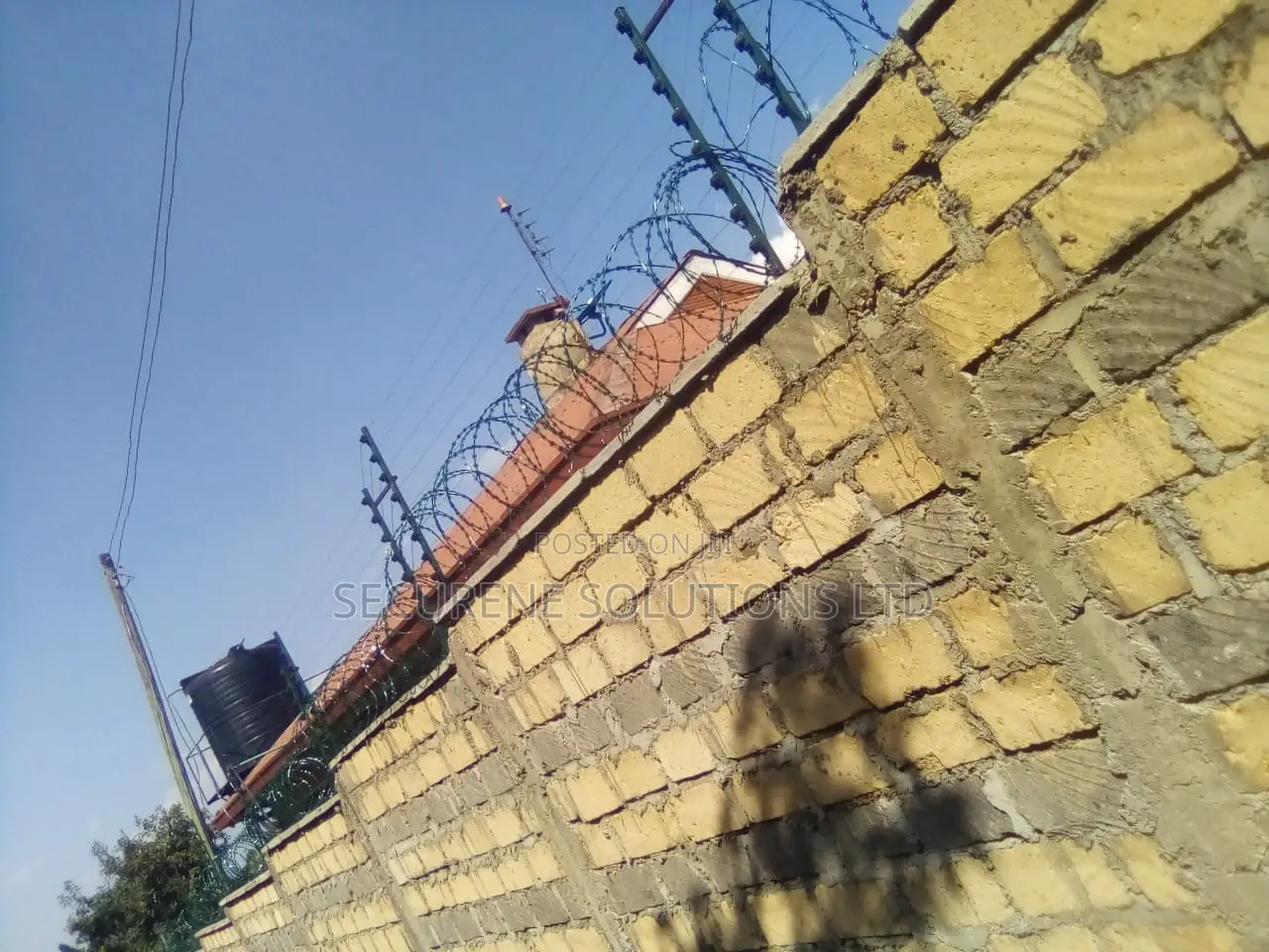 Energized Fences Integrated With Razor Wire