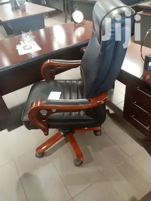 Executive Office Seat