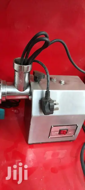 Metal Meat Mincer/Grinder Size 8