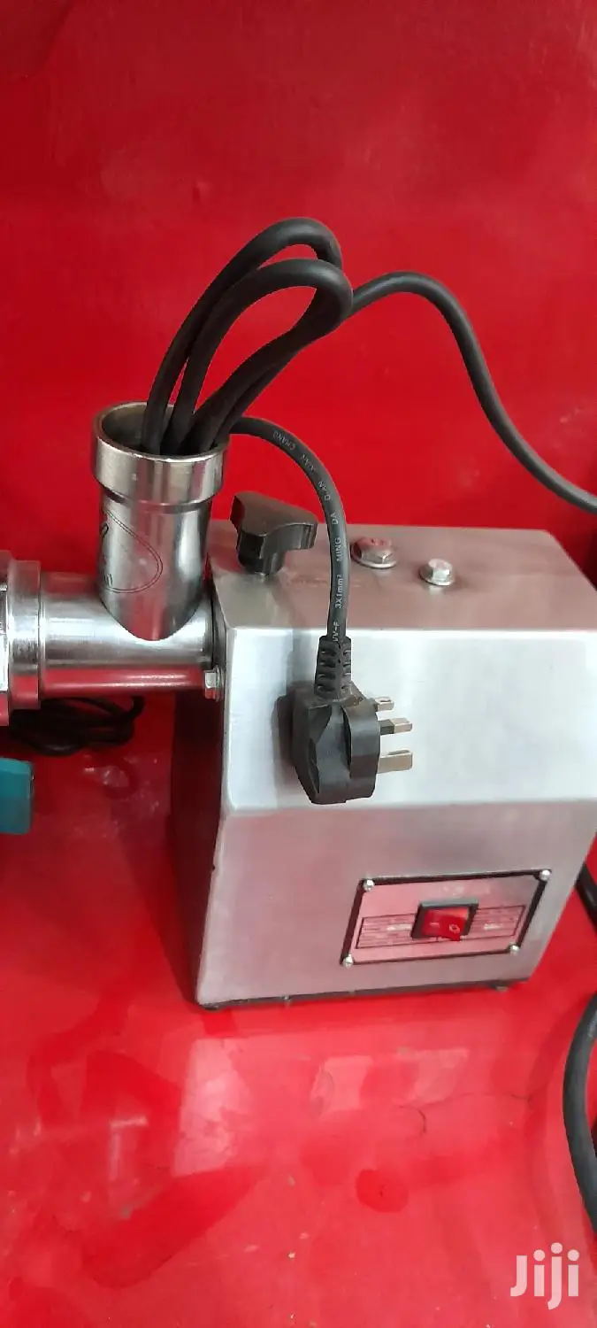 Metal Meat Mincer/Grinder Size 8