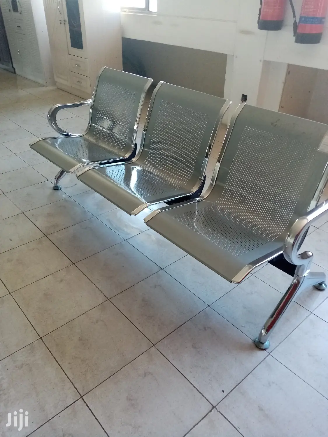 Silver Linked Waiting Chair