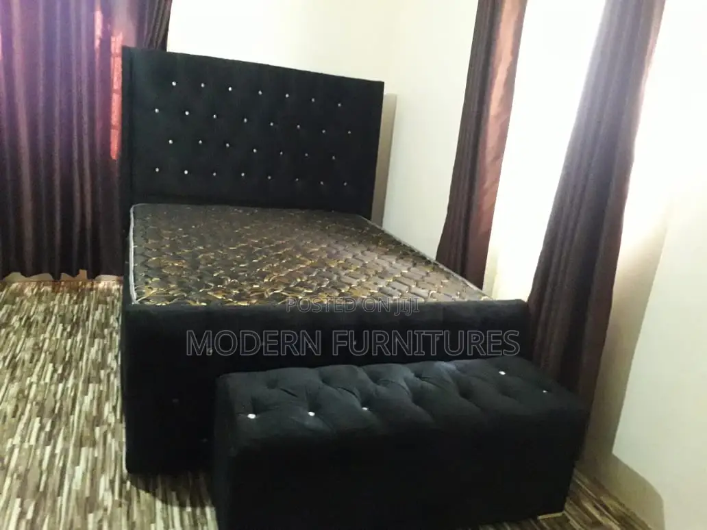 5*6 Bed With Ottoman