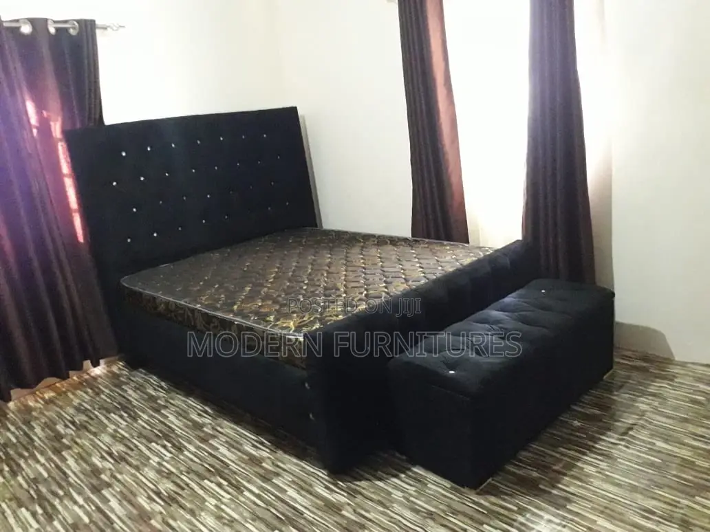 5*6 Bed With Ottoman