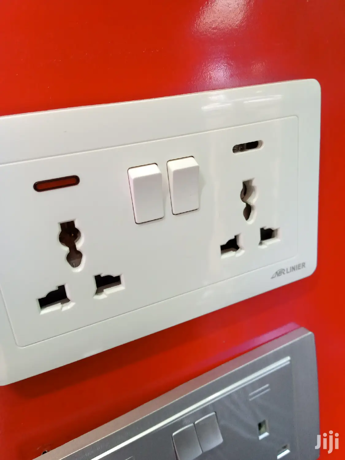 Universal Twin Socket