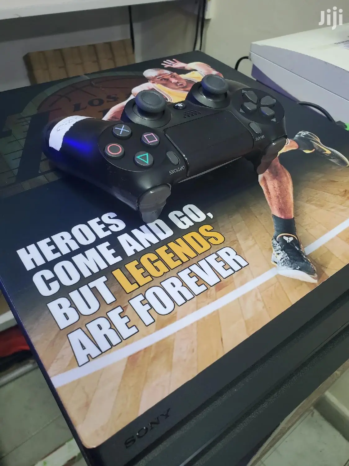 Playstation 4 Pro (Pre-Owned)
