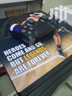 Playstation 4 Pro (Pre-Owned)
