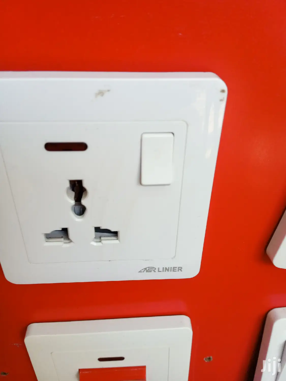 Univesal Single Socket