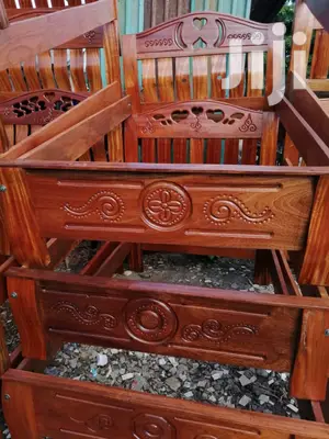 Mahogany Beds 5 *6 Feets.