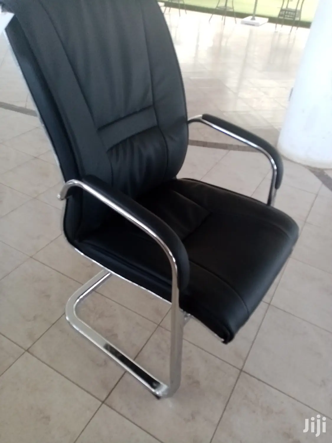 Black Waiting Chair