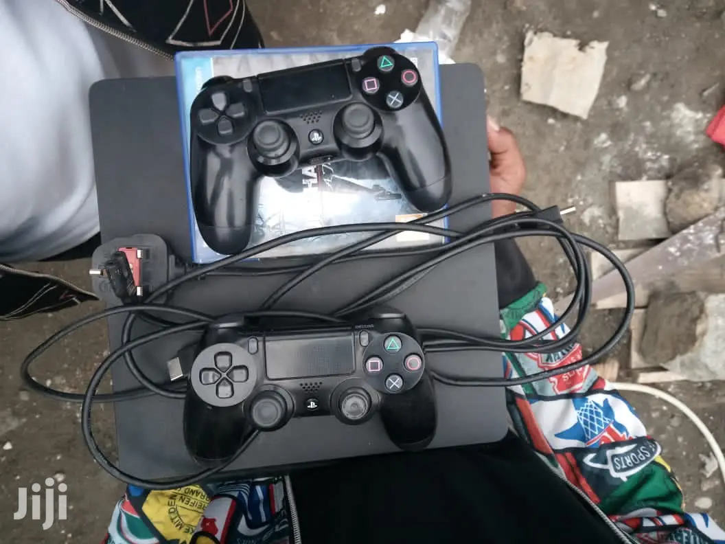 PS4 Slim Pre Owned