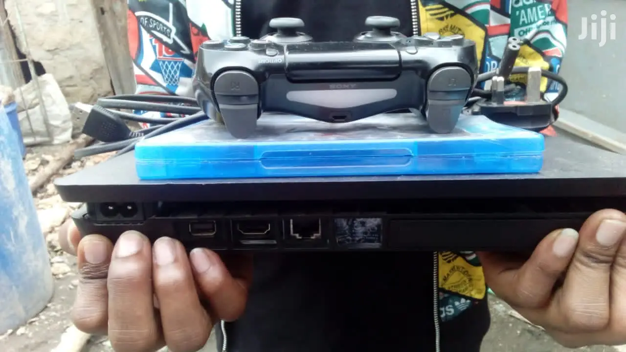 PS4 Slim Pre Owned