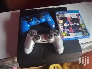 PS4 Standard, Fifa21, 2 Pads