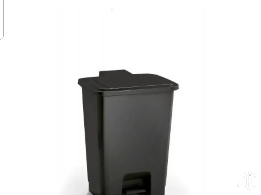 30litre Plastic Pedal Bin