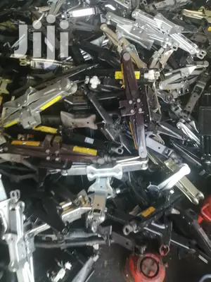 Scissor Jacks for Toyota, Nissan, Honda, Mazda, Isuzu, Mitsubishi.
