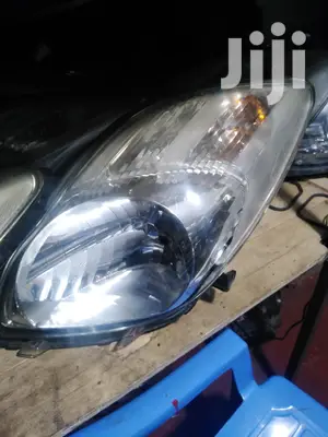 Toyota Vitz 2010 Nonxenon Headlights