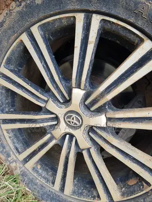 Toyota Land Cruiser V8 Sport Rims Size 20