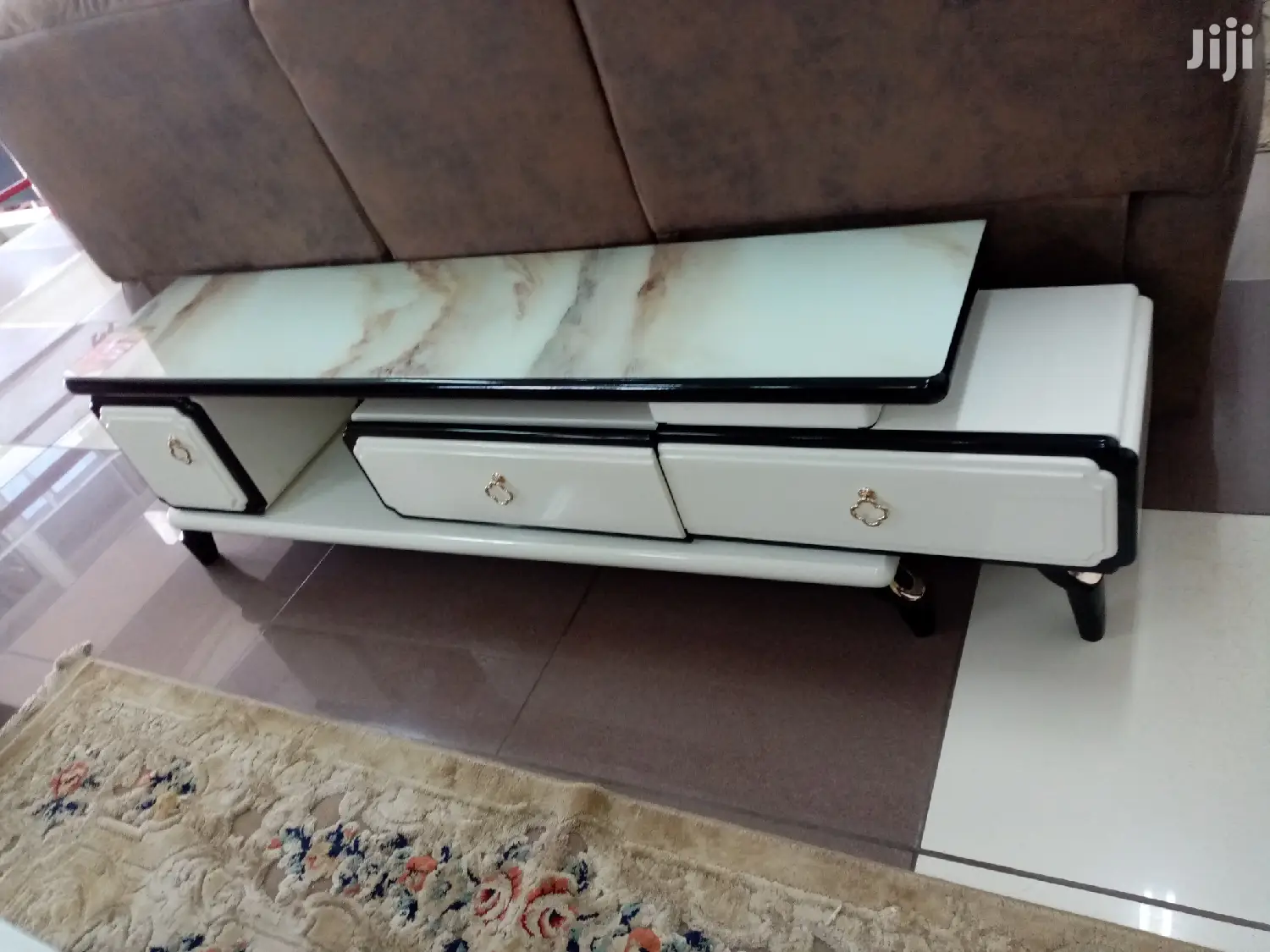 Extendable TV Stand