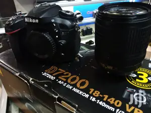 Nikon D7200 With 18-140mm.Free 64GB
