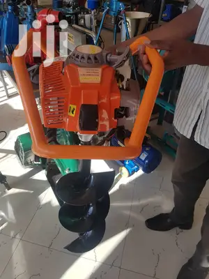 Earth Auger With 7 Bits