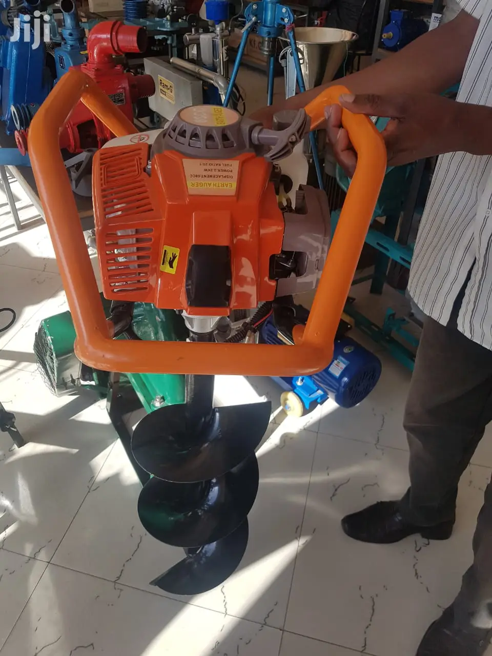 Earth Auger With 7 Bits