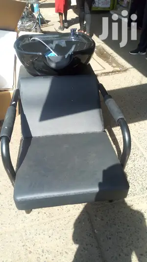 Simple Black Shampoo Sink