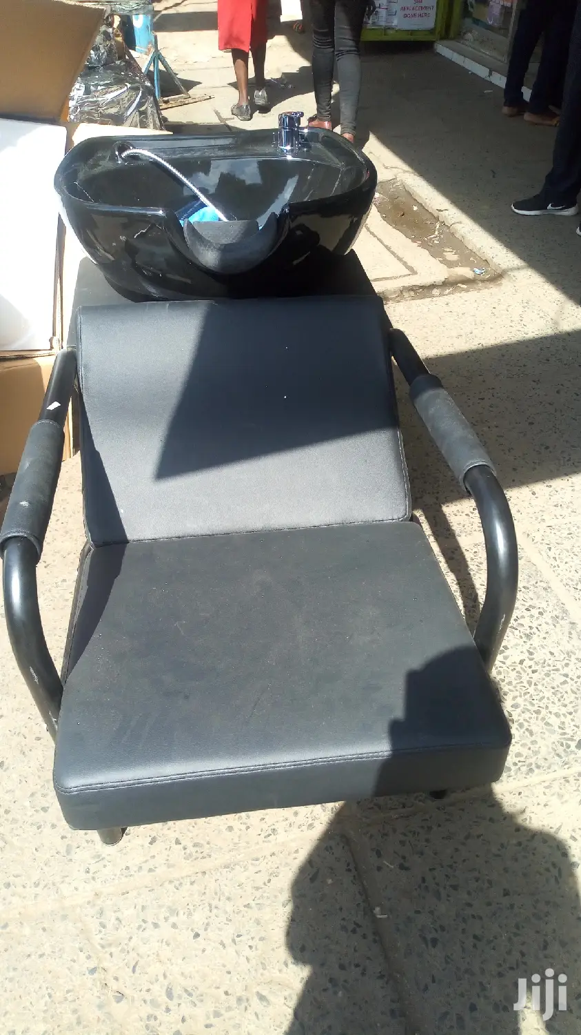 Simple Black Shampoo Sink