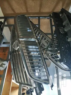Nissan Bluebird Grill.