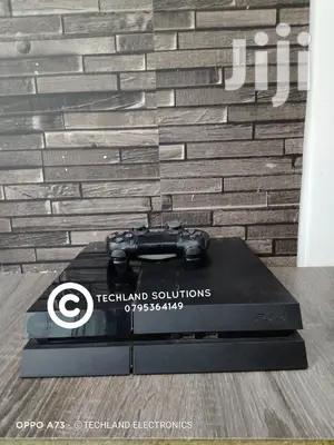 Playstation 4 , 500 Gb , Pad and All Cables