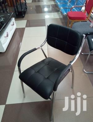 Black Buttorned Office Seat