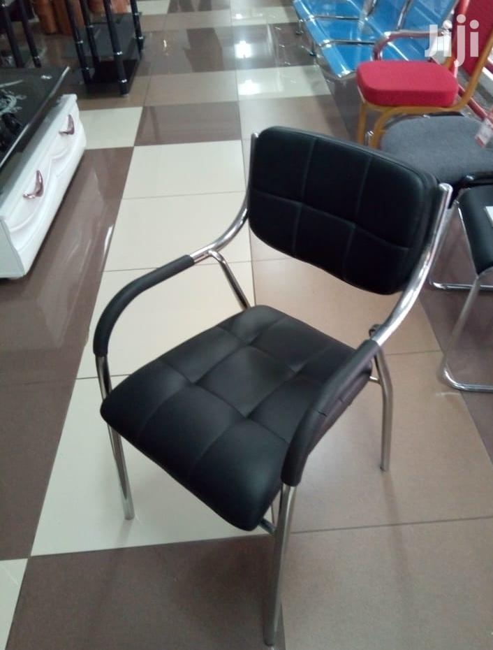 Black Buttorned Office Seat