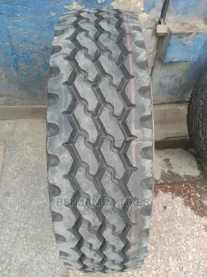 Original Bridgestone Tires Sizes 255/70r22.5 for Isuzu Fi.