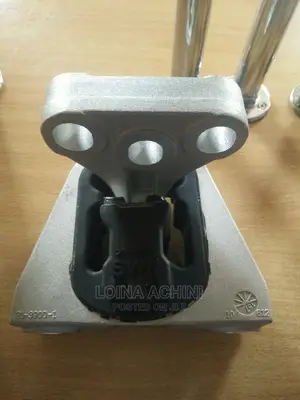 Honda CRV RE4 Left Engine Mount.