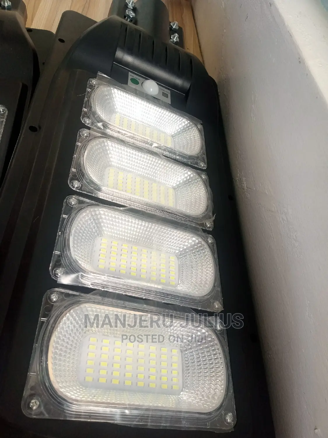 160 Watts Solar Streetlight